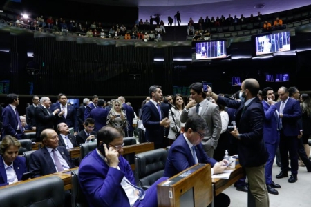 C�mara aprova PEC do piso salarial da enfermagem